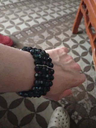 Pulsera elástica de cuentas negras