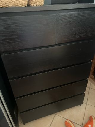 Cómoda de madera negra