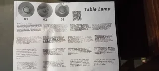 Lampada da tavolo piume bianche base oro