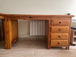 Escritorio de madera maciza