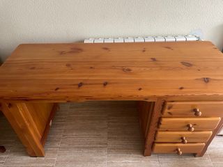 Escritorio de madera maciza