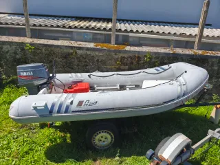 Semirrígida 4m con motor y remolque