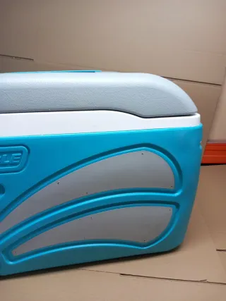 Nevera Pinnacle 47qt con ruedas