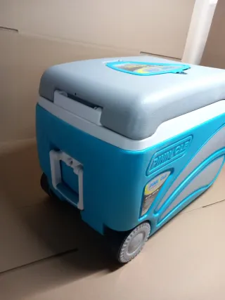 Nevera Pinnacle 47qt con ruedas