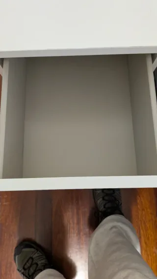 Mesa de noche corrediza blanca