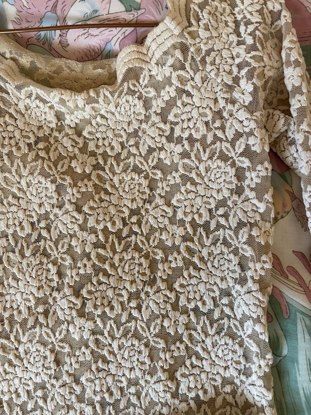 Camiseta de encaje beige