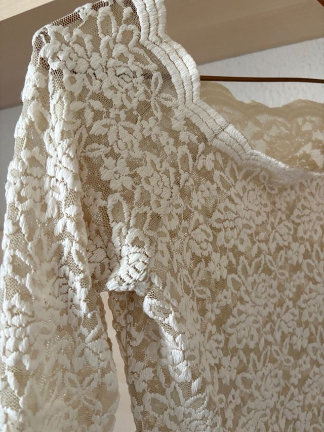 Camiseta de encaje beige