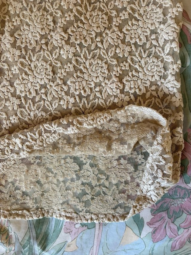 Camiseta de encaje beige