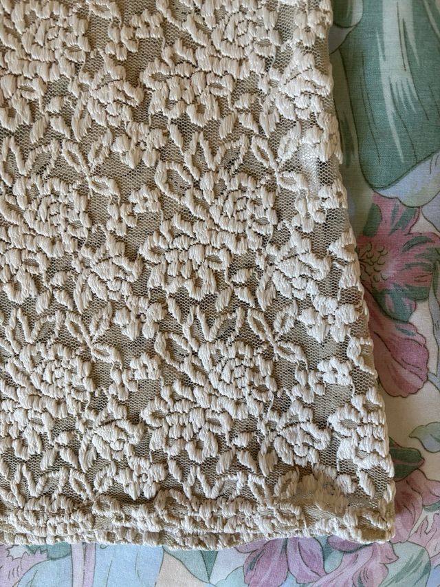 Camiseta de encaje beige