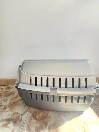 Transportín de plástico para gato