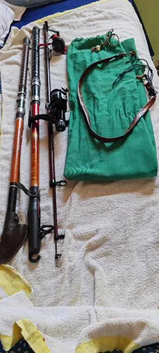 3 canne da surf casting e 2 mulinelli