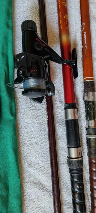 3 canne da surf casting e 2 mulinelli