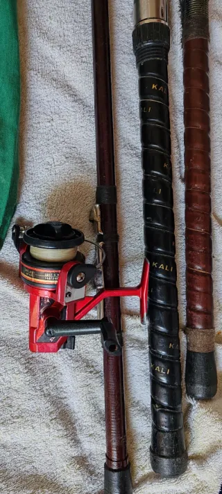 3 canne da surf casting e 2 mulinelli