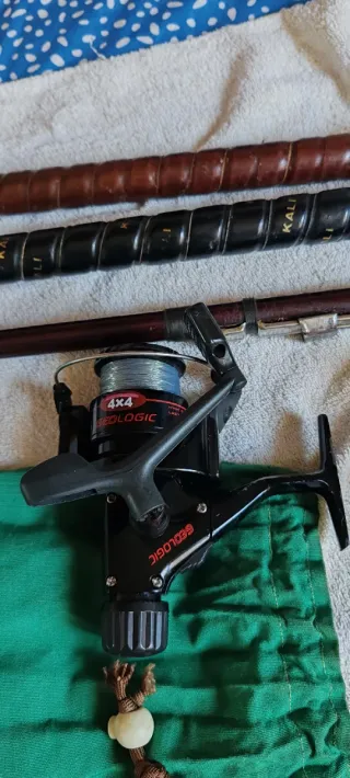 3 canne da surf casting e 2 mulinelli