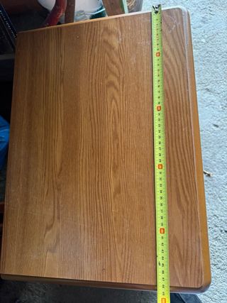 Mesita de noche de madera