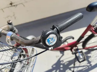 Bicicleta de paseo con cesta