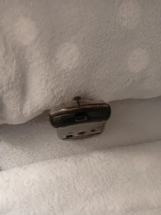 Ratón inalámbrico transparente con luces rojas