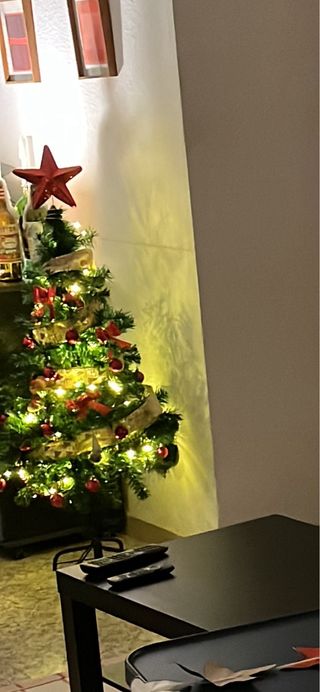 Árbol de Navidad con luces y adornos incluidos