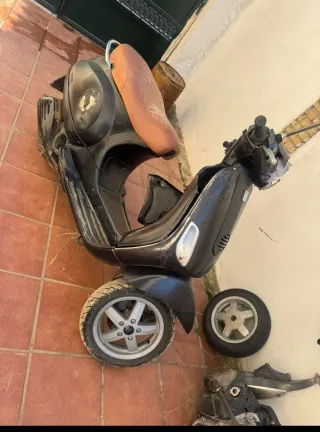 Vespa 125 LG para piezas (motor funciona)