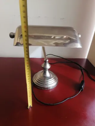 Lámpara de escritorio plateada