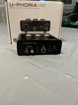 Behringer U-Phoria UM2