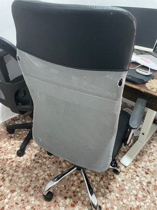 Silla de oficina giratoria con ruedas