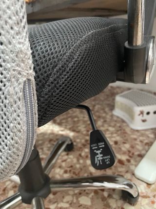 Silla de oficina giratoria con ruedas