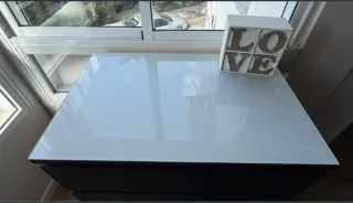 URGE!!Cajonera con tapa cristal