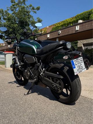 Yamaha XSR 700 Naked Verde