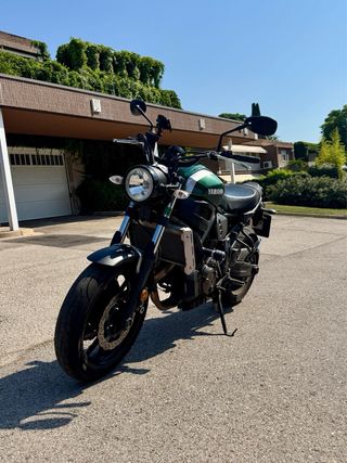 Yamaha XSR 700 Naked Verde
