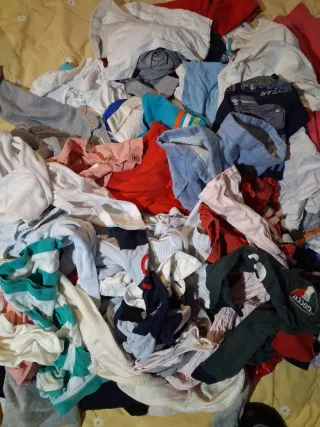Lote de Ropa Variada de 1 a 7 años son 80 prendas