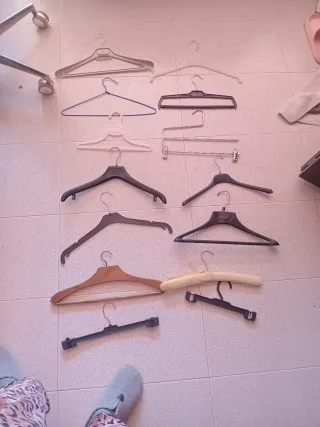 Lote 14 perchas nuevas por 3 euros