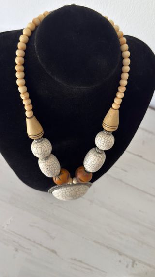 Collar con colgante ovalado