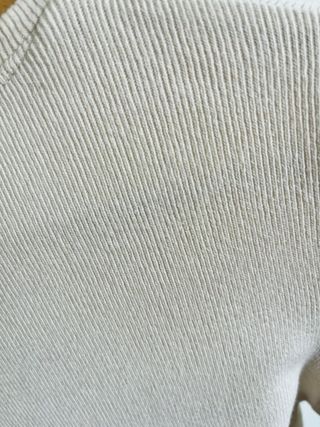 Camiseta Zara flores en relieve