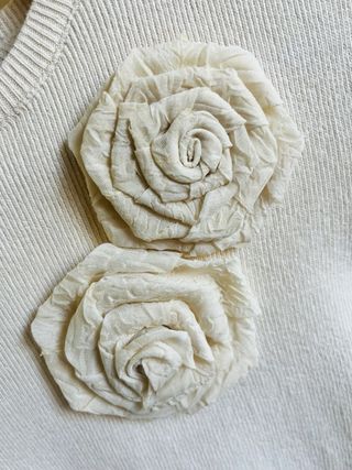 Camiseta Zara flores en relieve