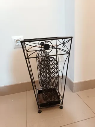 Paragüero negro de metal