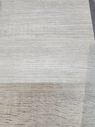 Recibidor de madera, metal y yute