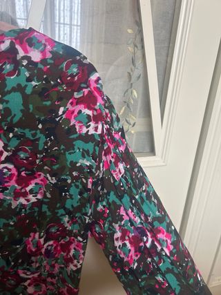 Blusa con cinturón floral