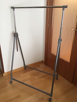 Perchero Burro Metálico con Ruedas