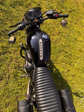 Triumph Bonneville 900