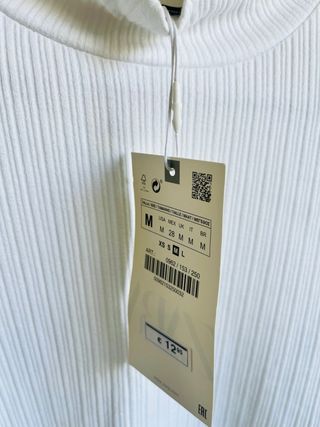 Camiseta Zara cuello volantes