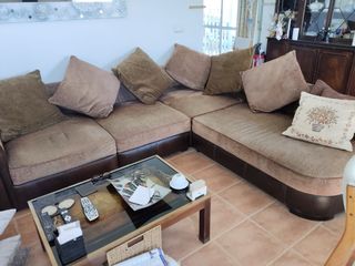 Sofá modular grande beige y marrón de cuero