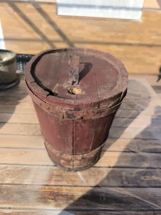 Barril de madera antiguo