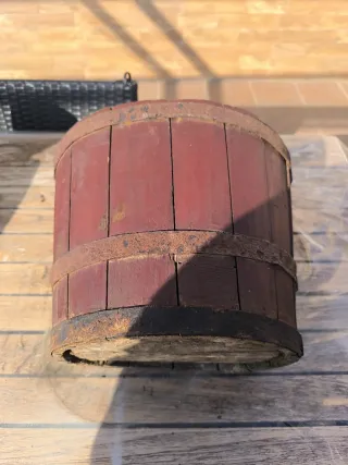 Barril de madera antiguo