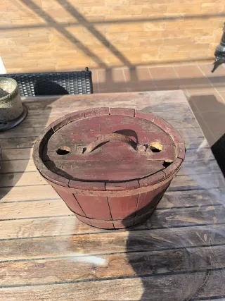 Barril de madera antiguo