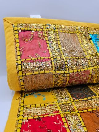 Mantel patchwork amarillo y multicolor
