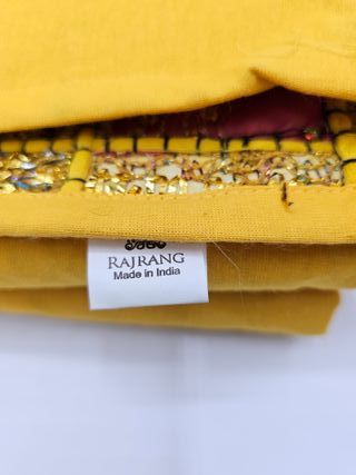 Mantel patchwork amarillo y multicolor