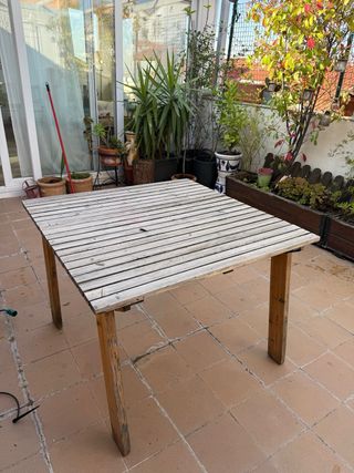 Mesa de terraza de madera