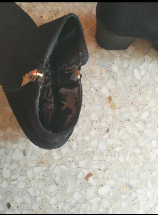 Botines negros con cremallera