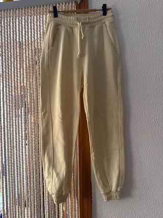 Pantalón chándal amarillo pastel